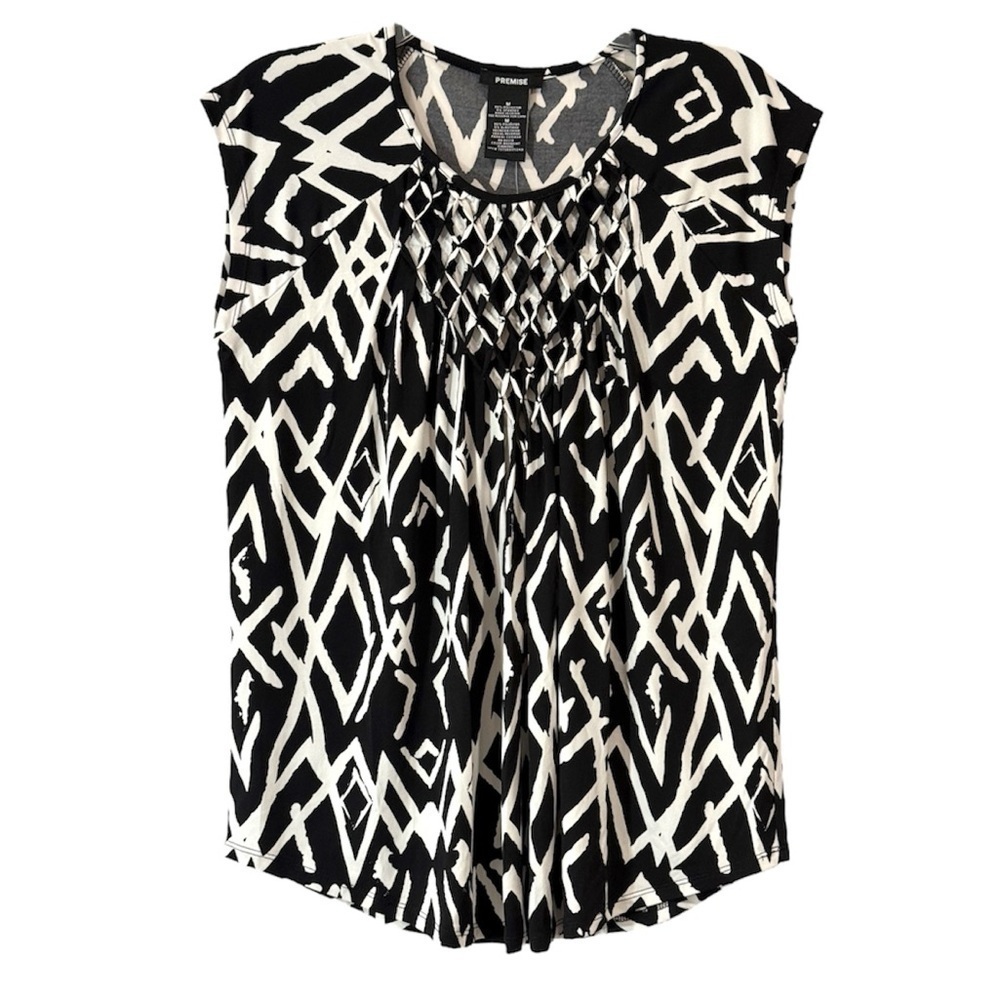 NWT Premise Medium Black White Geometric Print Cap Sleeve Pleated Blouse